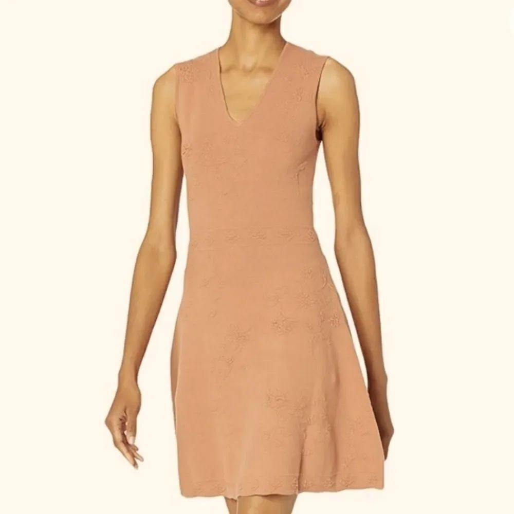 BRANDโNEW AGNES&DORA JUMPER SLEEVELESS V-NECKโDRESS